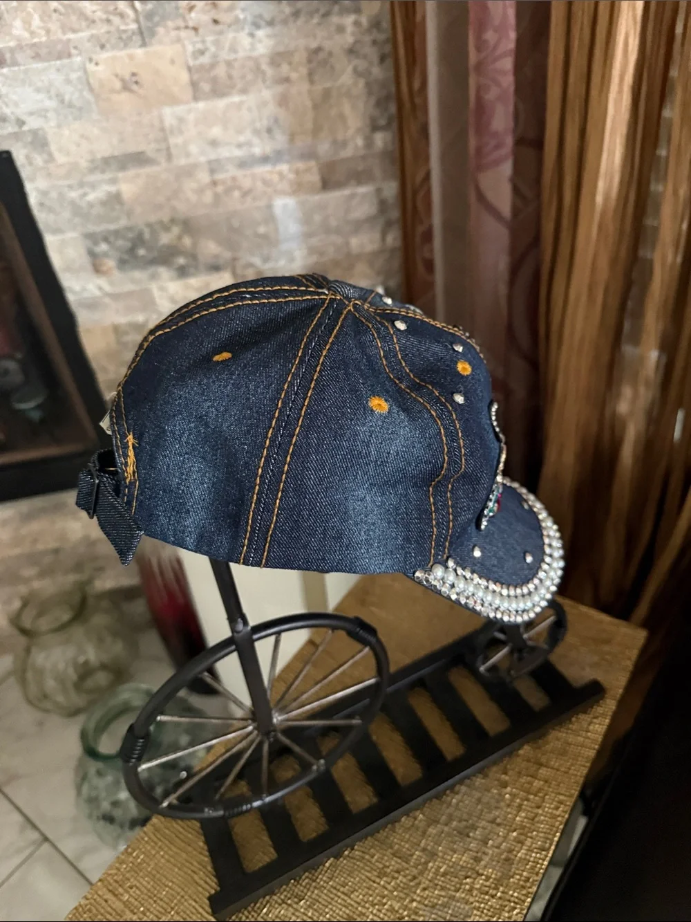 Women’s hat, no brand and like New!!!